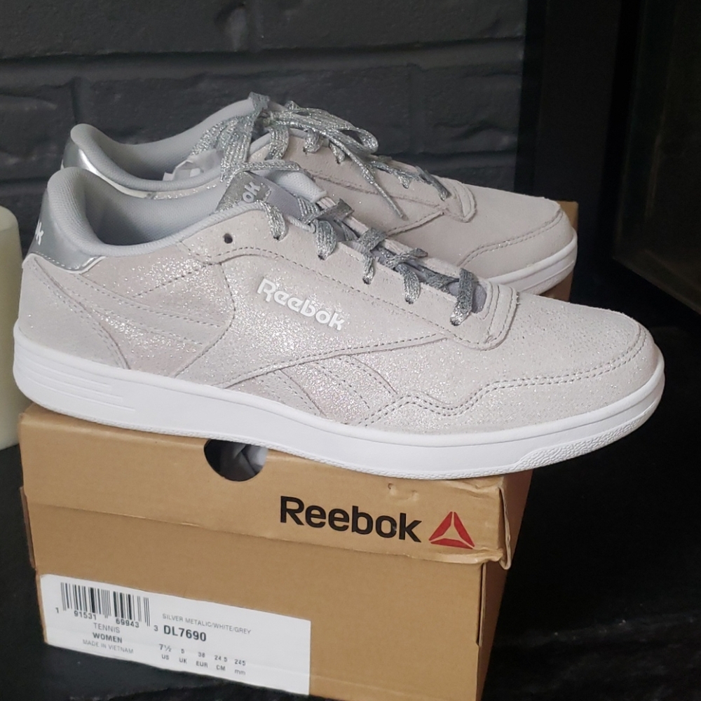BNIB Reebok Tennis Shoes - Picture 3 of 7